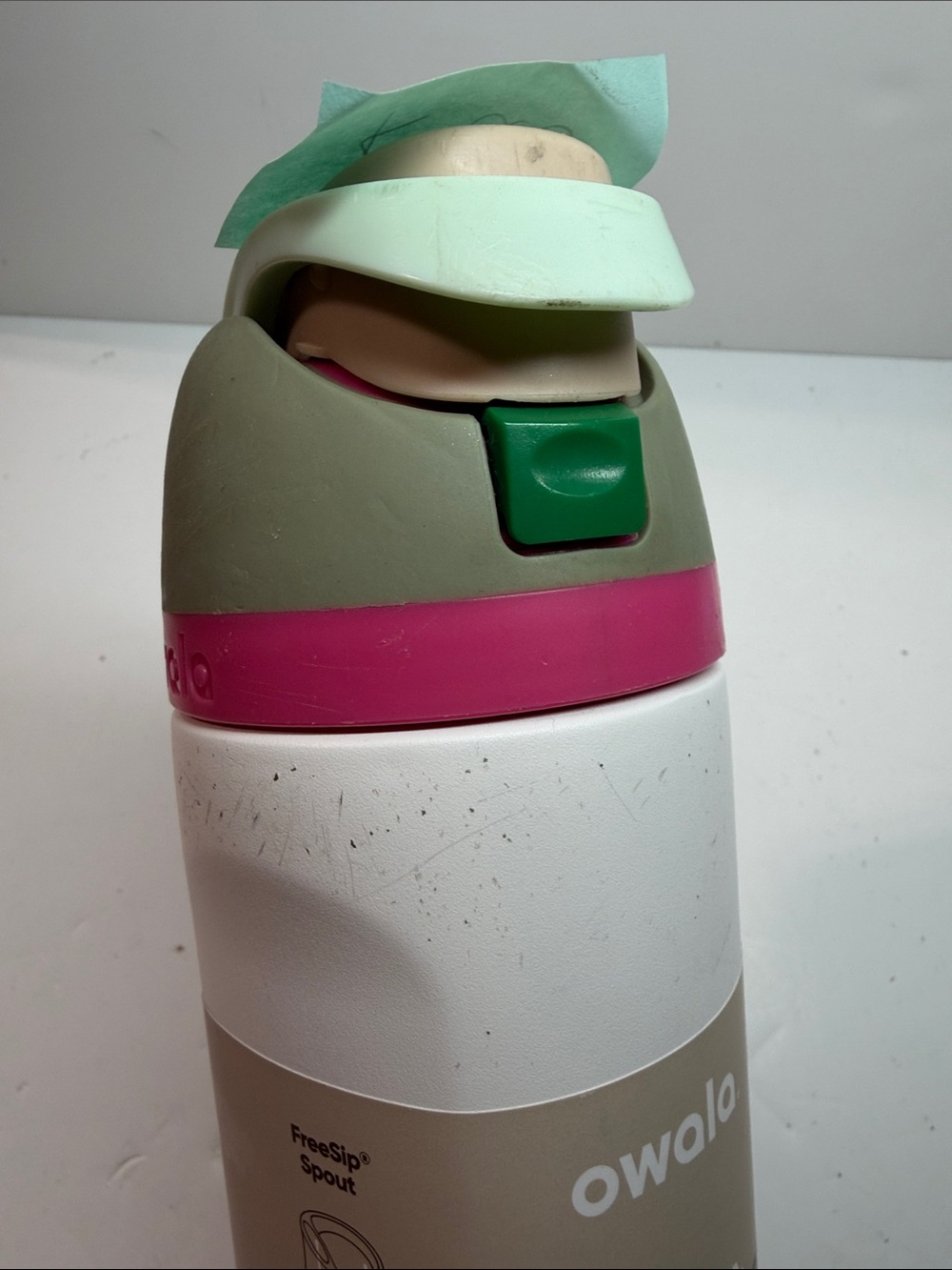 Used Owala 24 oz FreeSip Water Bottle with Straw - Picture 3 of 5
